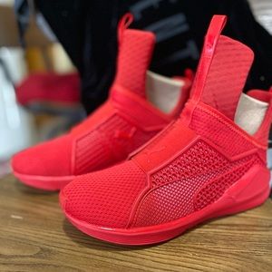 FENTY - 2018
Fenty x Wmns Trainer 'High Risk Red'